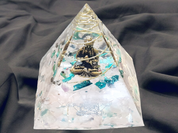 Orgonite pyramide bouddha quartz rose